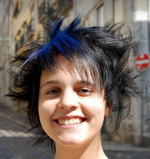 cieniowane fryzury krótkie niebieska grzywka, uczesanie damskie zdjęcie numer 19A